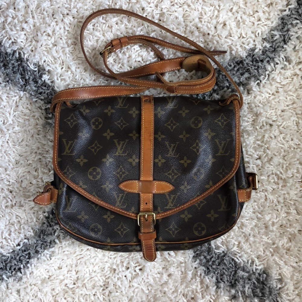 Authentic LV Saumur 30